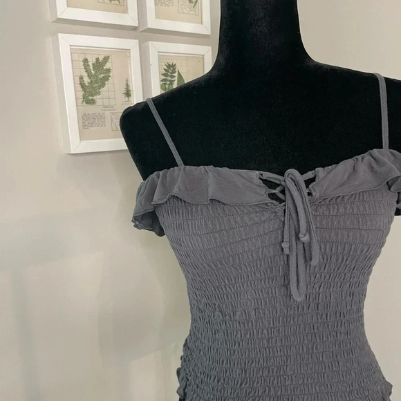 American Eagle Gray Shirred Stretchy Elastic Cropped Tank Top - Picture 9 of 10